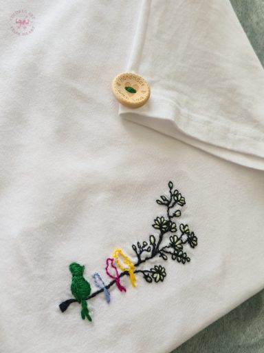 Colourful Birds Family - T-shirt for dad T-shirts for the whole family featuring the same 'birds-on-a-branch' embroidery, adapted for dad