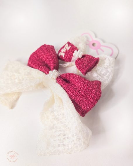 Handmade set consisting of a matching bow and hair clip made of festive red fabric and a delicate white lace, with emboidered name "Zoe".