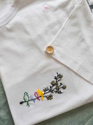 Colourful Birds Family - T-shirt for mom T-shirts for the whole family featuring the same 'birds-on-a-branch' embroidery, adapted for mom